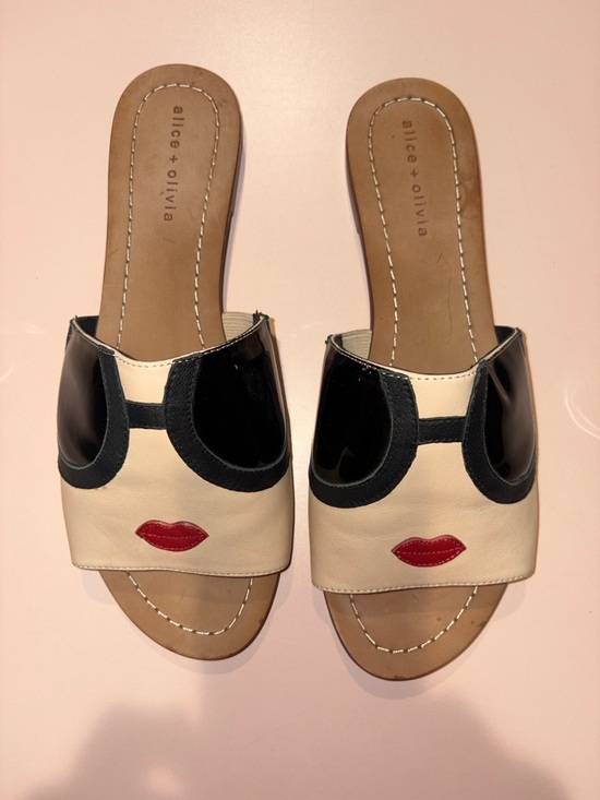 Alice + Olivia Shoes - Alice + Olivia “Stace Face” slides size 38.5